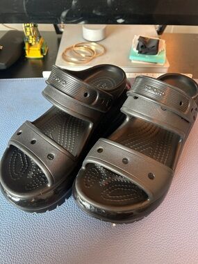 CROCS Black Mega Crush Sandals